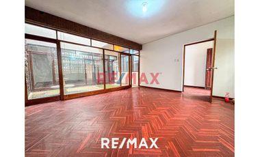 Amplia Casa De 2 Pisos En Venta | Santa Catalina