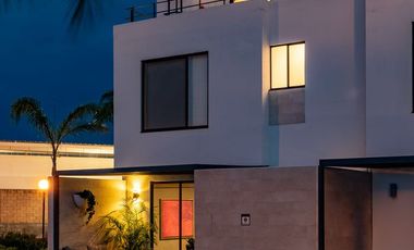 CASA EN VENTA AL SUR DE CUERNAVACA CON CANCHA DE TENIS