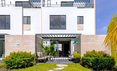 CASA EN VENTA AL SUR DE CUERNAVACA CON CANCHA DE TENIS