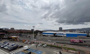 Oficinas en arriendo Calle 80