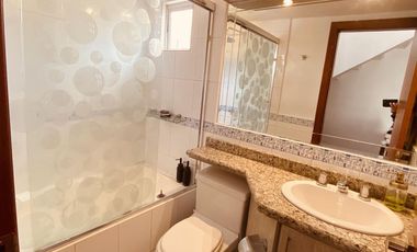 Venta de Casa Esquinera  de 3 Dormitorios dentro del Conjunto Residencial Boston Gardens en Urbanización Balcón Del Norte