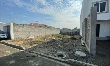 EN VENTA  TERRENO EN ZONA EXCLUSIVA DE PORTOVIEJO