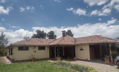 SE VENDE  HERMOSA CASA-FINCA EN MADRID CUNDINAMARCA