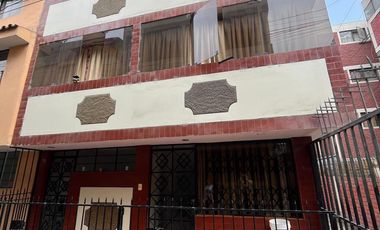 Venta De Linda Casa De 3 Pisos A Pocas Cuadras De Tottus