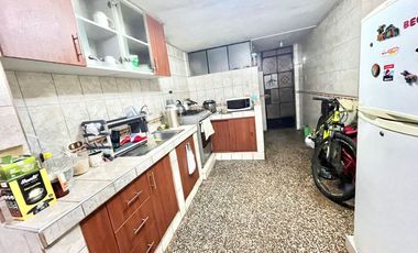 Venta De Linda Casa De 3 Pisos A Pocas Cuadras De Tottus
