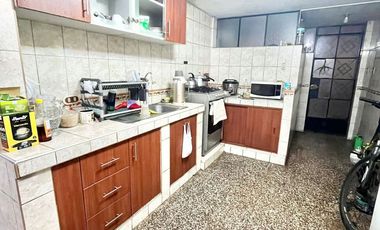 Venta De Linda Casa De 3 Pisos A Pocas Cuadras De Tottus