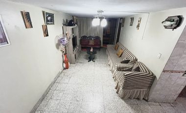 Venta De Linda Casa De 3 Pisos A Pocas Cuadras De Tottus