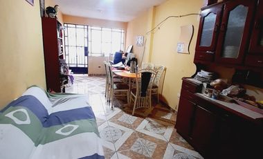 Venta Casa Frente Al Instituto Seoane A Pocas Cuadras De La Estacion Bayobar Del Tren Electrico