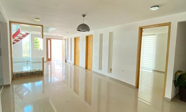 CASA EN VENTA EN HARAS, A 2 MINUTOS DE LA ENTRADA PRINCIPAL, 5 RECÁMARAS ENORMES, UNA RECÁMARA EN PLANTA BAJA CON BAÑO COMPLETO, PUEBLA