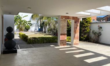 CASA EN VENTA EN HARAS, A 2 MINUTOS DE LA ENTRADA PRINCIPAL, 5 RECÁMARAS ENORMES, UNA RECÁMARA EN PLANTA BAJA CON BAÑO COMPLETO, PUEBLA