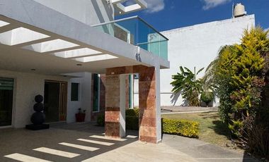 CASA EN VENTA EN HARAS, A 2 MINUTOS DE LA ENTRADA PRINCIPAL, 5 RECÁMARAS ENORMES, UNA RECÁMARA EN PLANTA BAJA CON BAÑO COMPLETO, PUEBLA