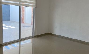 CASA EN VENTA EN HARAS, A 2 MINUTOS DE LA ENTRADA PRINCIPAL, 5 RECÁMARAS ENORMES, UNA RECÁMARA EN PLANTA BAJA CON BAÑO COMPLETO, PUEBLA