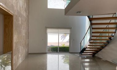 CASA EN VENTA EN HARAS, A 2 MINUTOS DE LA ENTRADA PRINCIPAL, 5 RECÁMARAS ENORMES, UNA RECÁMARA EN PLANTA BAJA CON BAÑO COMPLETO, PUEBLA