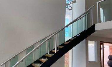 CASA EN VENTA EN HARAS, A 2 MINUTOS DE LA ENTRADA PRINCIPAL, 5 RECÁMARAS ENORMES, UNA RECÁMARA EN PLANTA BAJA CON BAÑO COMPLETO, PUEBLA