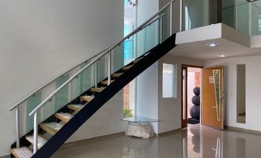 CASA EN VENTA EN HARAS, A 2 MINUTOS DE LA ENTRADA PRINCIPAL, 5 RECÁMARAS ENORMES, UNA RECÁMARA EN PLANTA BAJA CON BAÑO COMPLETO, PUEBLA