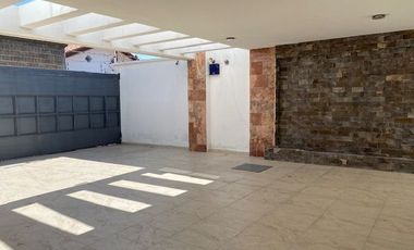 CASA EN VENTA EN HARAS, A 2 MINUTOS DE LA ENTRADA PRINCIPAL, 5 RECÁMARAS ENORMES, UNA RECÁMARA EN PLANTA BAJA CON BAÑO COMPLETO, PUEBLA