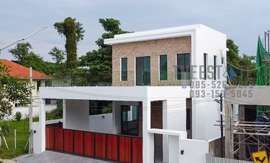 New Modern 4 Bed House with Private Pool in Pa Daet Chiang Mai for Sale