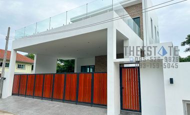 New Modern 4 Bed House with Private Pool in Pa Daet Chiang Mai for Sale