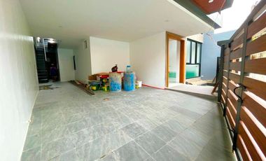For Sale Brand New Modern Design Two (3) Storey Duplex House and Lot in Parañaque City
