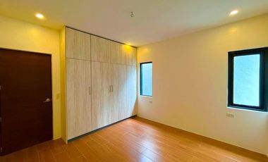 For Sale Brand New Modern Design Two (3) Storey Duplex House and Lot in Parañaque City