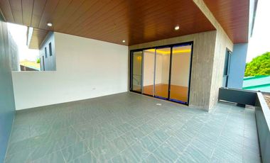 For Sale Brand New Modern Design Two (3) Storey Duplex House and Lot in Parañaque City