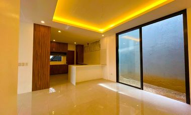For Sale Brand New Modern Design Two (3) Storey Duplex House and Lot in Parañaque City