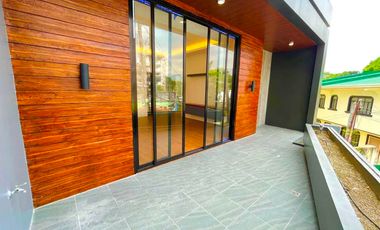 For Sale Brand New Modern Design Two (3) Storey Duplex House and Lot in Parañaque City