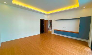 For Sale Brand New Modern Design Two (3) Storey Duplex House and Lot in Parañaque City