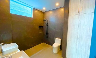 For Sale Brand New Modern Design Two (3) Storey Duplex House and Lot in Parañaque City