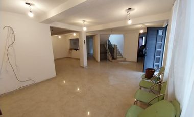 EXCELENTE PROPIEDAD CON GRANDES ESPACIOS