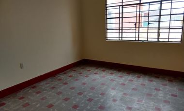 RENTO CASA MUY AMPLIA EN EL CENTRO