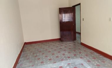 RENTO CASA MUY AMPLIA EN EL CENTRO