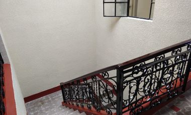 RENTO CASA MUY AMPLIA EN EL CENTRO