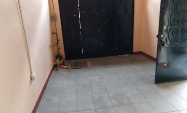 RENTO CASA MUY AMPLIA EN EL CENTRO