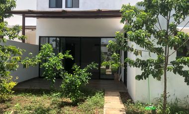 RENTA EN CONKAL, YUCATÁN., CASA EN PRIVADA CON VIGILANCIA.
