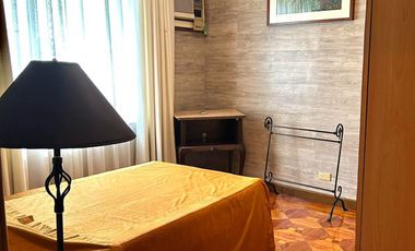 735 Sq.m House and Lot in San Lorenzo Village For Sale