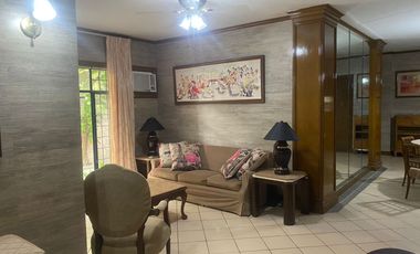 735 Sq.m House and Lot in San Lorenzo Village For Sale