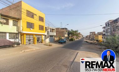 SE VENDE CASA DE TRES PISOS CON DOS LOCALES COMERCIALES EN AVENIDA EN SAN JUAN DE MIRAFLORES