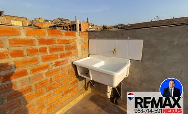 SE VENDE CASA DE TRES PISOS CON DOS LOCALES COMERCIALES EN AVENIDA EN SAN JUAN DE MIRAFLORES