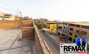 SE VENDE CASA DE TRES PISOS CON DOS LOCALES COMERCIALES EN AVENIDA EN SAN JUAN DE MIRAFLORES