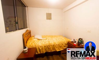 SE VENDE CASA DE TRES PISOS CON DOS LOCALES COMERCIALES EN AVENIDA EN SAN JUAN DE MIRAFLORES