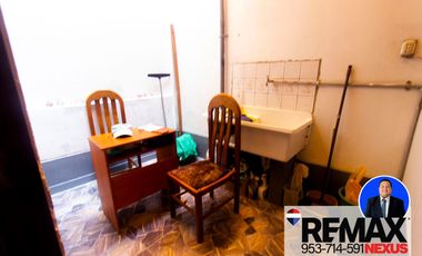SE VENDE CASA DE TRES PISOS CON DOS LOCALES COMERCIALES EN AVENIDA EN SAN JUAN DE MIRAFLORES