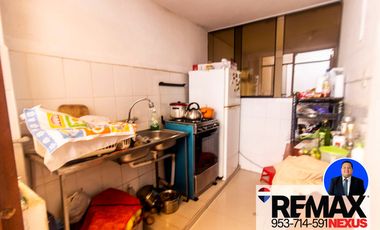 SE VENDE CASA DE TRES PISOS CON DOS LOCALES COMERCIALES EN AVENIDA EN SAN JUAN DE MIRAFLORES