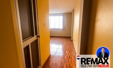 SE VENDE CASA DE TRES PISOS CON DOS LOCALES COMERCIALES EN AVENIDA EN SAN JUAN DE MIRAFLORES
