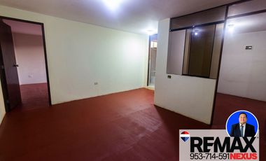 SE VENDE CASA DE TRES PISOS CON DOS LOCALES COMERCIALES EN AVENIDA EN SAN JUAN DE MIRAFLORES