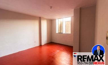SE VENDE CASA DE TRES PISOS CON DOS LOCALES COMERCIALES EN AVENIDA EN SAN JUAN DE MIRAFLORES