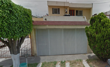 HERMOSA CASA DUPLEX EN LOMAS DE GUADALUPE