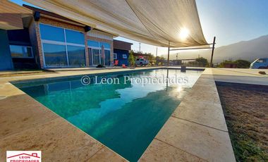 León Propiedades arrienda hermosa casa en sector Alhué