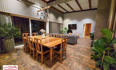 León Propiedades arrienda hermosa casa en sector Alhué