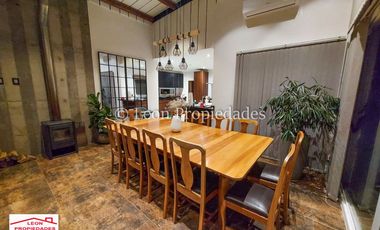 León Propiedades arrienda hermosa casa en sector Alhué